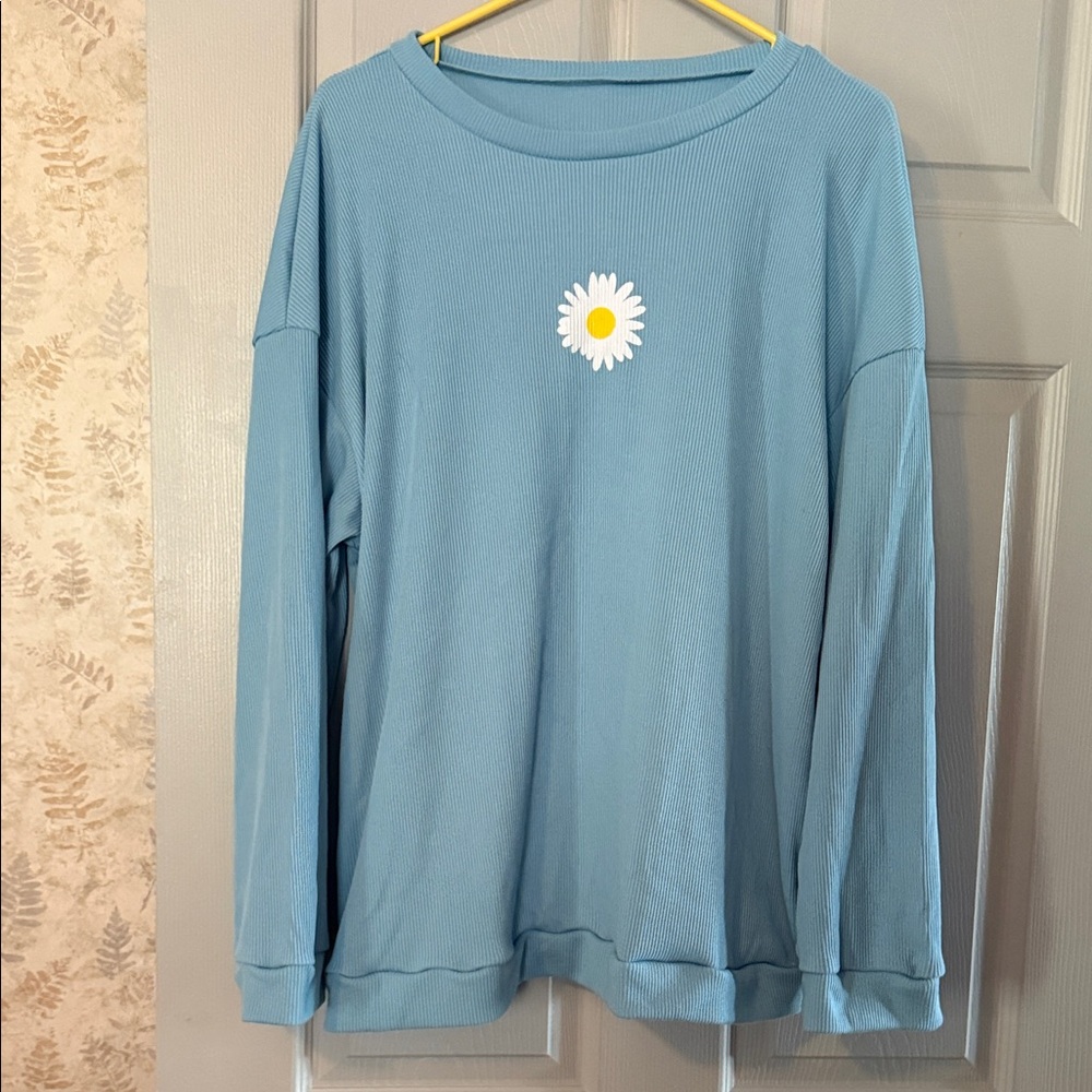 Blue Daisy Graphic Long Sleeve Top